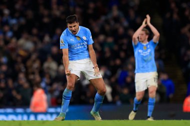 Manchester City 'den Rodrigo, Premier League maçında Manchester City' nin Chelsea 'ye karşı 17 Şubat 202' de Etihad Stadyumu 'nda 1-1' lik skorunu kutluyor.