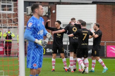 Barnsley 'den Jordan Williams, 17 Şubat 202' de İngiltere 'nin Highbury Stadyumu' ndaki Fleetwood Town-Barnsley maçında 0-1 öne geçmelerini kutluyor.