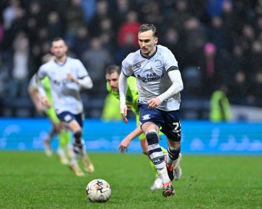 Preston North End 'den Liam Millar 17 Şubat 202' de İngiltere 'nin Deepdale kentinde oynanan Gökyüzü İddia Şampiyonası' nda Blackburn Rovers 'a karşı Preston North End maçında topu ileri atıyor.
