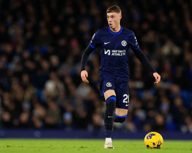 Chelsea 'den Cole Palmer Premier Lig maçında topla koşuyor Manchester City Chelsea' ye karşı Etihad Stadyumu, Manchester, İngiltere, 17 Şubat 202