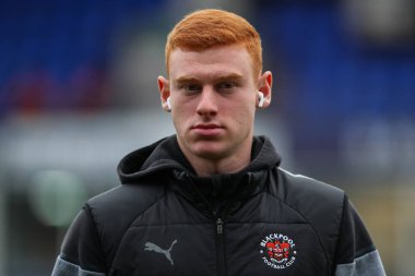Blackpool 'dan Mackenzie Chapman, 17 Şubat 202' de İngiltere 'deki Weston Homes Stadyumu' nda oynanan 1.