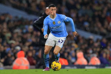 Manchester City 'den Phil Foden Premier League maçında topu kontrol ediyor Manchester City Chelsea' ye karşı Etihad Stadyumu, Manchester, İngiltere, 17 Şubat 202