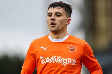 Blackpool takımından Albie Morgan 17 Şubat 202 'de İngiltere' de Weston Homes Stadyumu 'nda oynanan 1.