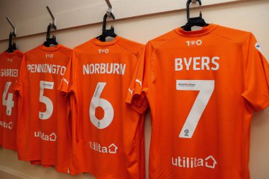 Blackpool 'dan George Byers' ın ev tişörtü 17 Şubat 202 'de İngiltere' nin Peterborough Stadyumu 'nda oynanan Sky Bet Lig 1 maçı öncesinde soyunma odasında asılı duruyor.