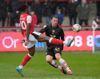 Barnsley 'den Josh Earl, 17 Şubat 202' de İngiltere 'nin Highbury Stadyumu' nda Fleetwood Town ile Barnsley arasındaki Sky Bet 1 maçında pas attı.