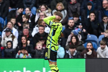 Arsenal 'den Martin degaard, 17 Şubat 2024' te Burnley-Arsenal maçında Premier Lig maçında 0-1 kazanma hedefini kutluyor.