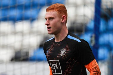 Blackpool 'dan Mackenzie Chapman 17 Şubat 202' de İngiltere 'nin Peterborough Homes Stadyumu' nda oynanan Sky Bet Lig 1 maçı öncesinde ısınma turunda