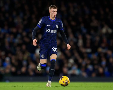Chelsea 'den Cole Palmer Premier Lig maçında topla koşuyor Manchester City Chelsea' ye karşı Etihad Stadyumu, Manchester, İngiltere, 17 Şubat 202