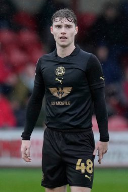 Barnsley takımından Luca Connell 17 Şubat 202 'de İngiltere' deki Highbury Stadyumu 'nda Fleetwood Town' a karşı Barnsley maçında