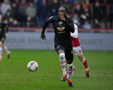 Barnsley 'den Devante Cole 17 Şubat 202' de İngiltere 'nin Highbury Stadyumu' nda Fleetwood Town ve Barnsley maçında