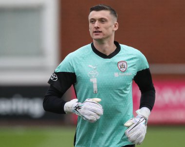 Barnsley 'den Liam Roberts 17 Şubat 202' de İngiltere 'nin Highbury Stadyumu' nda oynanan Sky Bet 1 maçında Fleetwood Town - Barnsley maçında ısınma turunda...