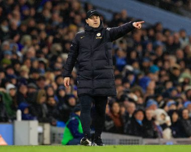 Chelsea teknik direktörü Mauricio Pochettino Premier Lig maçında saha kenarında Manchester City Chelsea 'ye karşı Etihad Stadyumu, Manchester, İngiltere, 17 Şubat 202