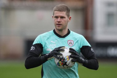 17 Şubat 202 'de İngiltere' nin Highbury Stadyumu 'nda Fleetwood Town - Barnsley maçında Barnsley maçında Barnsley' li Ben Killip maç öncesi ısınma turunda