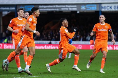 Blackpool 'dan Karamoko Dembele, 17 Şubat 202' de İngiltere 'nin Peteron Homes Stadyumu' nda oynanan Sky Bet 1-2 karşılaşmasında gol atma hedefini kutluyor.