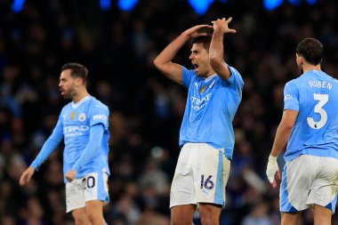 Manchester City 'den Rodrigo, Premier League maçında Manchester City' nin Chelsea 'ye karşı 17 Şubat 202' de Etihad Stadyumu 'nda 1-1' lik skorunu kutluyor.