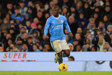 Manchester City 'den Jeremy Doku Premier League maçında topu kontrol ediyor Manchester City Chelsea' ye karşı Etihad Stadyumu, Manchester, İngiltere, 17 Şubat 202