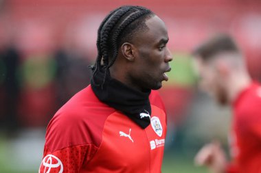 Barnsley 'den Devante Cole 17 Şubat 202' de İngiltere 'nin Highbury Stadyumu' nda oynanan Sky Bet Ligi 1 karşılaşmasında ısınma turunda Fleetwood Town ile Barnsley karşılaşacak.