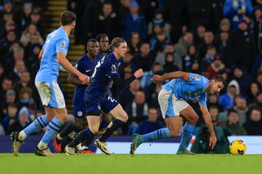 Chelsea 'li Conor Gallagher Premier Lig maçında topla koşuyor Manchester City Chelsea' ye karşı Etihad Stadyumu, Manchester, İngiltere, 17 Şubat 202