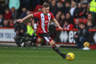 Sheffield United takımından Ben Osborn, 18 Şubat 202 'de Bramall Lane, Sheffield, İngiltere' de Sheffield United ve Hove Albion maçında topu aldı.