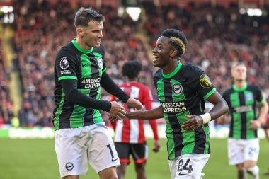Brighton & Hove Albion 'dan Simon Adingra, 18 Şubat 202' de Bramall Lane, Sheffield, İngiltere 'de oynanan Premier League maçı Sheffield United ve Hove Albion maçında 0-4' lük skorla kazanma hedefini kutluyor.