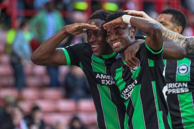 Brighton & Hove Albion 'dan Simon Adingra, 18 Şubat 202' de Bramall Lane, Sheffield, İngiltere 'de oynanan Premier League maçı Sheffield United ve Hove Albion maçında 0-4' lük skorla kazanma hedefini kutluyor.