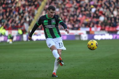 Brighton & Hove Albion takımından Pascal Gro, 18 Şubat 2024 'te İngiltere' nin Bramall Lane kentinde oynanan Premier League maçında Sheffield United, Brighton ve Hove Albion maçında topu kutuya soktu.