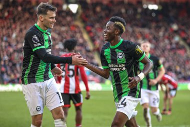 Brighton & Hove Albion 'dan Simon Adingra, 18 Şubat 202' de Bramall Lane, Sheffield, İngiltere 'de oynanan Premier League maçı Sheffield United ve Hove Albion maçında 0-4' lük skorla kazanma hedefini kutluyor.