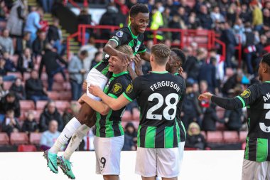Brighton & Hove Albion 'dan Simon Adingra, 18 Şubat 202' de Bramall Lane, Sheffield, İngiltere 'de oynanan Premier League maçı Sheffield United ve Hove Albion maçında 0-4' lük skorla kazanma hedefini kutluyor.