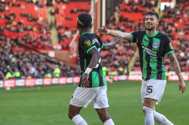 Brighton & Hove Albion 'dan Simon Adingra, 18 Şubat 202' de Bramall Lane, Sheffield, İngiltere 'de oynanan Premier League maçı Sheffield United ve Hove Albion maçında 0-5' lik galibiyet golünü kutluyor.