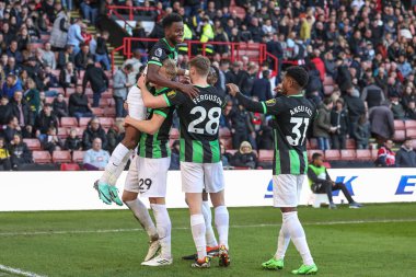 Brighton & Hove Albion 'dan Simon Adingra, 18 Şubat 202' de Bramall Lane, Sheffield, İngiltere 'de oynanan Premier League maçı Sheffield United ve Hove Albion maçında 0-4' lük skorla kazanma hedefini kutluyor.