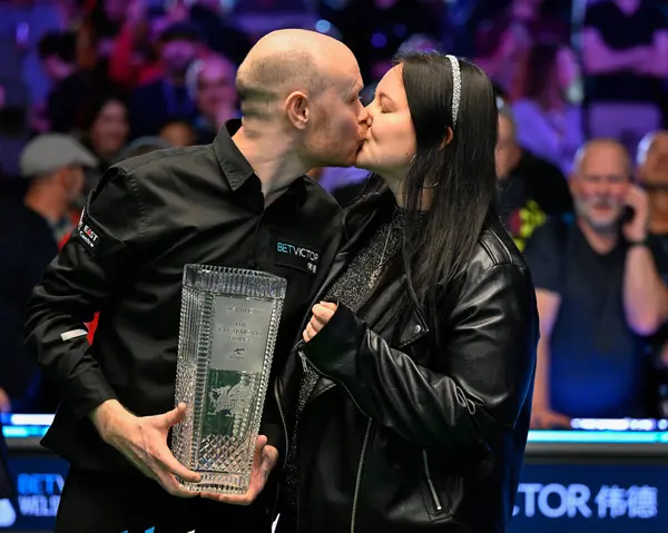 Gary Wilson Celebrates Welsh Open His Wife Robyn 2024 Betvictor — Stock Photo, Image