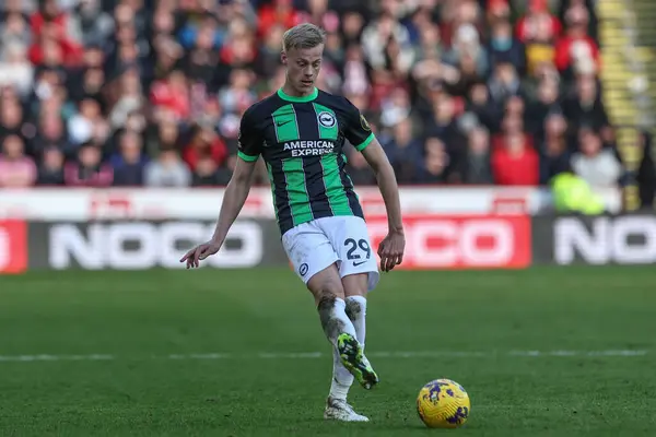 Brighton & Hove Albion takımından Jan Paul van Hecke 18 Şubat 202 'de Bramall Lane, Sheffield, İngiltere' de oynanan Premier League maçında Sheffield United ve Hove Albion maçında pas verdi.