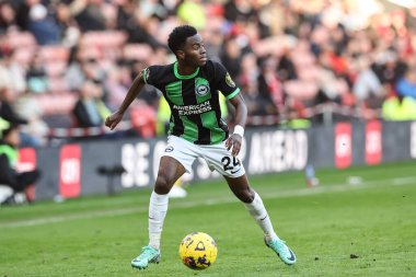 Brighton & Hove Albion takımından Simon Adingra, 18 Şubat 202 'de Bramall Lane, Sheffield, İngiltere' de oynanan Premier League maçında Sheffield United ve Hove Albion 'a karşı oynamıştır.