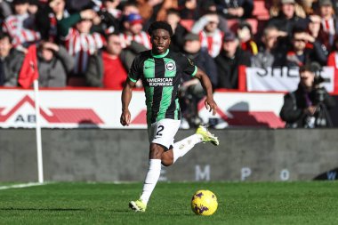 Brighton & Hove Albion takımından Tariq Lamptey, 18 Şubat 202 'de Bramall Lane, Sheffield' de Sheffield United ve Hove Albion 'a karşı oynanan Premier Lig karşılaşmasında topu aldı.