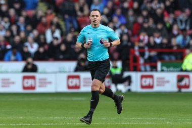 Hakem Stuart Attwell Premier Lig karşılaşmasında Sheffield United ve Hove Albion 'a karşı Bramall Lane, Sheffield, Birleşik Krallık' ta 18 Şubat 202