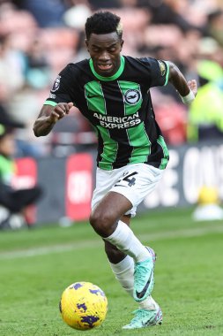 Brighton & Hove Albion takımından Simon Adingra, 18 Şubat 202 'de Bramall Lane, Sheffield, İngiltere' de oynanan Premier League maçında Sheffield United ve Hove Albion 'a karşı oynamıştır.