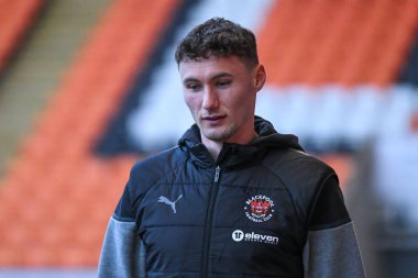 Blackpool 'dan Matty Virtue, 20 Şubat 202' de İngiltere 'nin Blackpool şehrinde oynanan Blackpool-Peterborough United maçında Bristol Street Motors yarı final kupası öncesinde geldi.