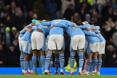 Manchester City, 20 Şubat 202 'de Etihad Stadyumu' nda oynanan Premier League maçında Manchester City 'nin Brentford' a karşı oynadığı maçtan önce takım olarak bir araya geldi.