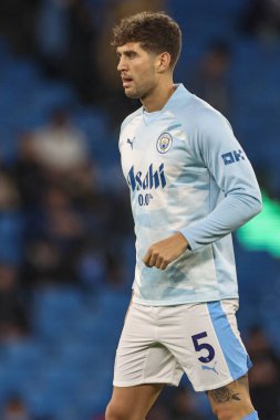 Manchester City 'den John Stones Premier League maçında ısınma turunda Manchester City, Etihad Stadyumu' nda Brentford 'a karşı 20 Şubat 202' de