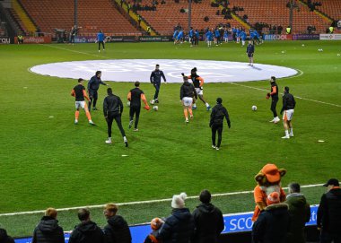 Blackpool takımı Bristol Street Motors Kupası yarı final maçı sırasında Bloomfield Road, Blackpool, İngiltere 'de oynanan Blackpool-Peterborough United maçında ısınıyor.
