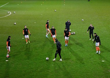 Blackpool takımı Bristol Street Motors Kupası yarı final maçı sırasında Bloomfield Road, Blackpool, İngiltere 'de oynanan Blackpool-Peterborough United maçında ısınıyor.