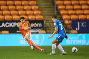 Blackpool 'dan Matty Virtue, Bristol Street Motors Yarı Final Maçı' nda Bloomfield Road, Blackpool, İngiltere 'de oynanan Blackpool-Peterborough United maçında pas attı.