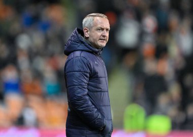 Blackpool teknik direktörü Neil Critchley, 20 Şubat 202 'de İngiltere' nin Blackpool şehrinde oynanan Blackpool-Peterborough United maçında, Bristol Street Motors 'un yarı final maçında tepki gösterdi.