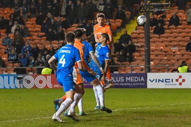 Blackpool 'dan Jake Beesley, 20 Şubat 202' de Bloomfield Road, Blackpool, İngiltere 'de oynanan Blackpool-Peterborough United maçında Bristol Street Motors yarı final maçında kaleye doğru ilerliyor.
