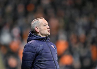 Blackpool teknik direktörü Neil Critchley, 20 Şubat 202 'de İngiltere' nin Blackpool şehrinde oynanan Blackpool-Peterborough United maçında, Bristol Street Motors 'un yarı final maçında tepki gösterdi.