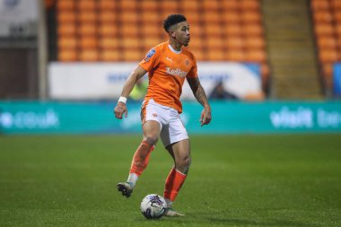 Blackpool 'dan Jordan Lawrence-Gabriel, 20 Şubat 202' de Bloomfield Road, Blackpool, İngiltere 'de oynanan yarı final Blackpool yarı final karşılaşmasında topu kontrol ediyor.