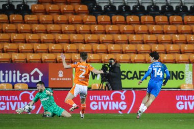 Blackpool 'dan Richard O' Donnell, 20 Şubat 202 'de Bloomfield Road, Blackpool, Birleşik Krallık' ta oynanan Bristol Street Motors Yarı-Final karşılaşmasında Peterborough United 'tan Joel Randall' ın attığı şutu kurtardı.