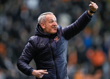 Blackpool teknik direktörü Neil Critchley, 20 Şubat 202 'de İngiltere' nin Blackpool şehrinde oynanan Blackpool-Peterborough United maçında, Bristol Street Motors 'un yarı final maçında tepki gösterdi.