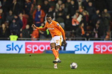 Blackpool 'dan Marvin Ekpiteta, Bristol Street Motors Yarı Final Maçı' nda Bloomfield Road, Blackpool, İngiltere 'de oynanan Blackpool-Peterborough United maçında pas attı.