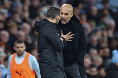 Manchester City 'nin Pep Guardiola teknik direktörü 20 Şubat 202' de Etihad Stadyumu 'nda Manchester City' nin Brentford 'a karşı oynadığı Premier League maçında dördüncü yetkiliye konuştu.